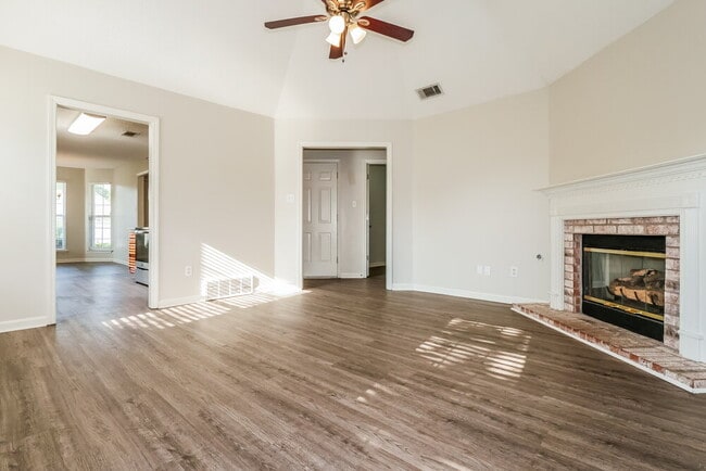 Photo - 10104 Cross Hill Dr