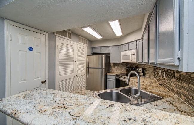 Photo - 10555 Turtlewood Ct Unidad 2802