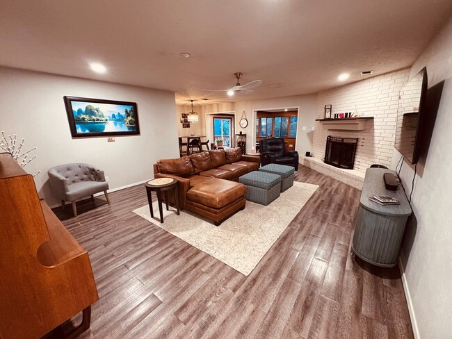 Photo - 249 Wedgewood Ln