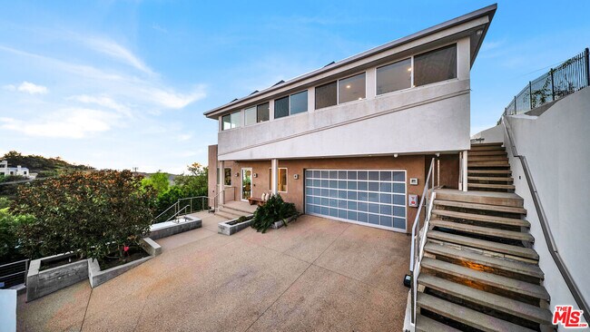 2915 Tuna Canyon Rd