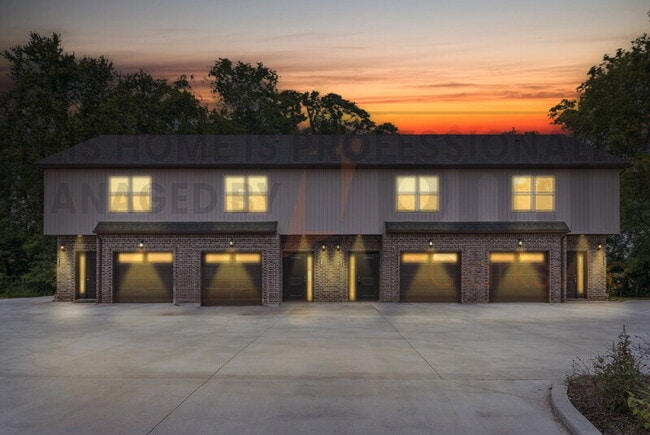 Photo - 402 Shelby St