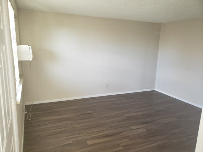 Photo - 3950 Turnpike Dr Apartamento