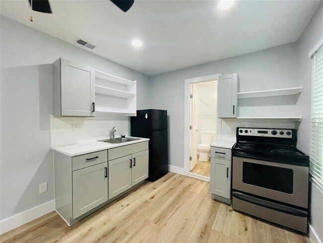 Photo - 9205 Georgian Dr