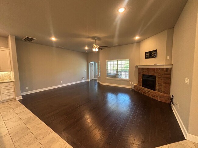 Photo - 4 Bedroom 3 Full bath Dream home located i...