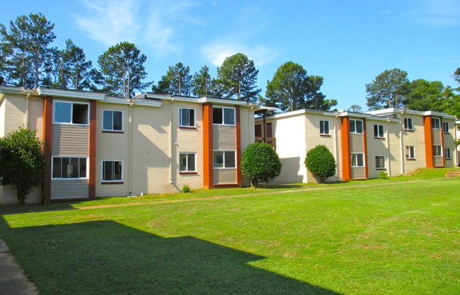 TENEMOS UN AMPLIO ESPACIO VERDE - Riverbend Residences