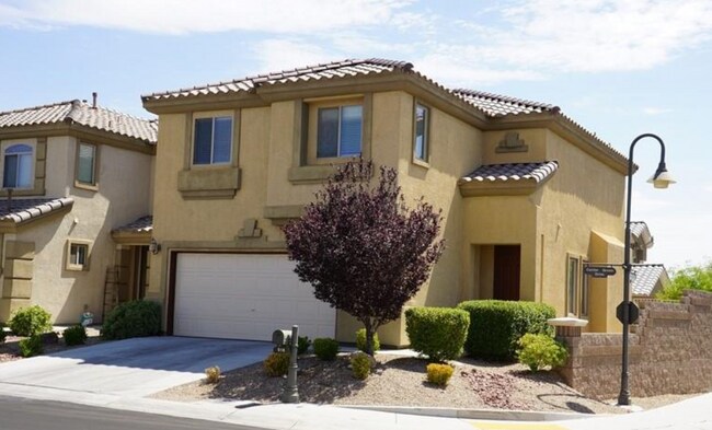 Building Photo - 518 Center Green Dr