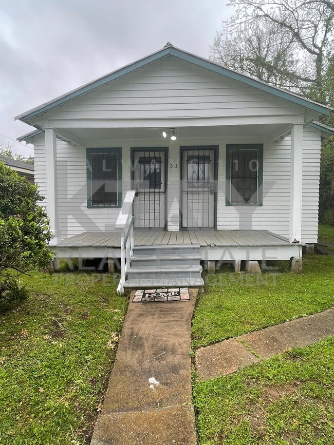 2 Bedroom, 1 Bathroom Home in Lafayette! - 2 Bedroom, 1 Bathroom Home in Lafayette!