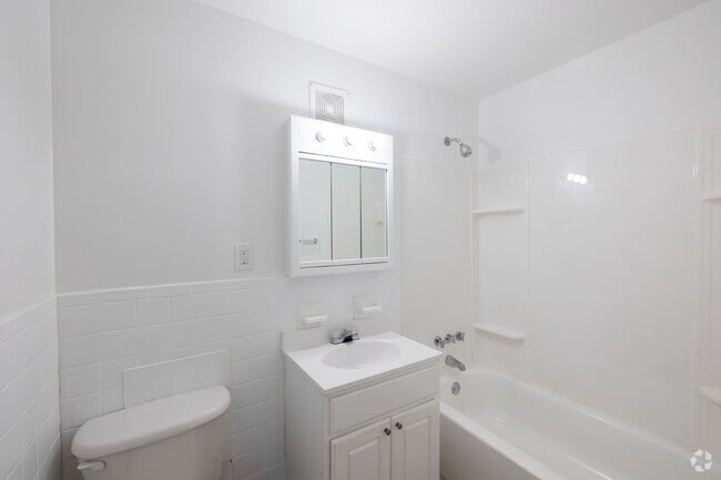 1BR, 1BA - 570SF