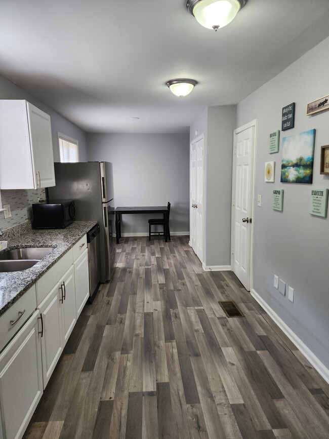 Room in Duplex on Jones Ave NW