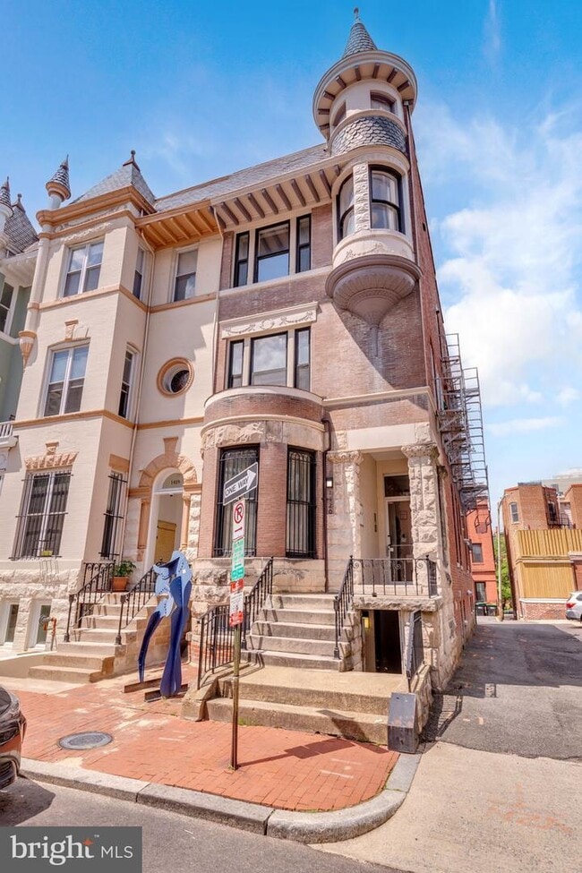 Photo - 1420 Hopkins St NW Unidad Hopkins One Bedroom