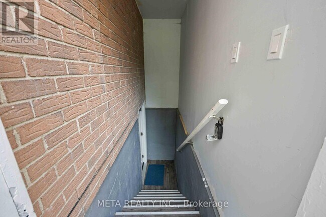 Photo - 220 Bassett Blvd