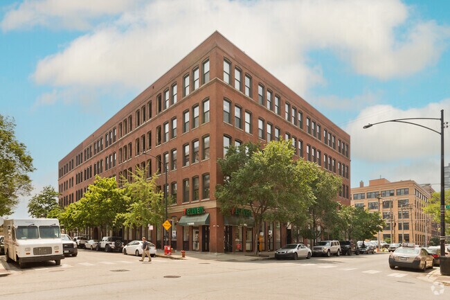 Building Photo - 400 S Green St Rental