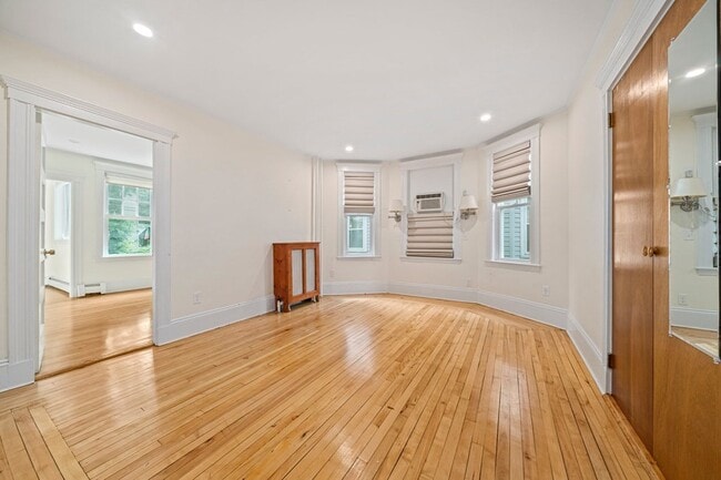 Photo - 108 Trowbridge St Unidad 1