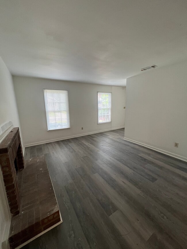 Photo - 424 Tarragon Wy SW Unit B