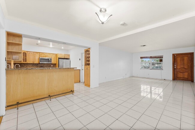 117 SW 4 Ave