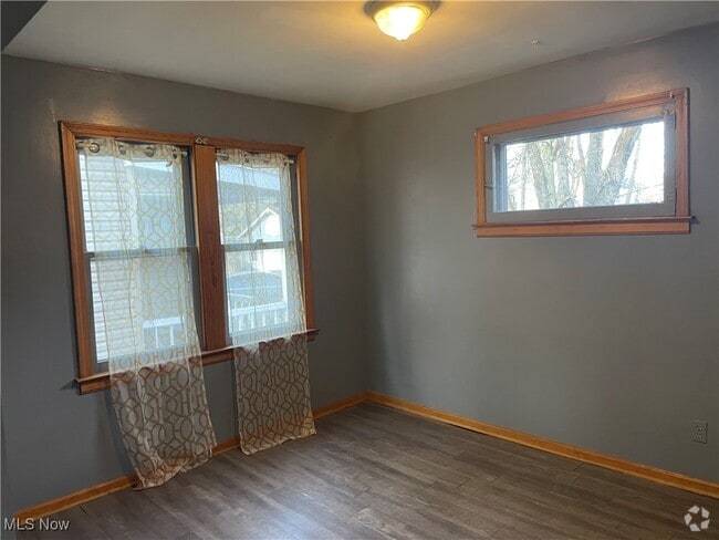 Building Photo - 651 Sanford Ave Rental