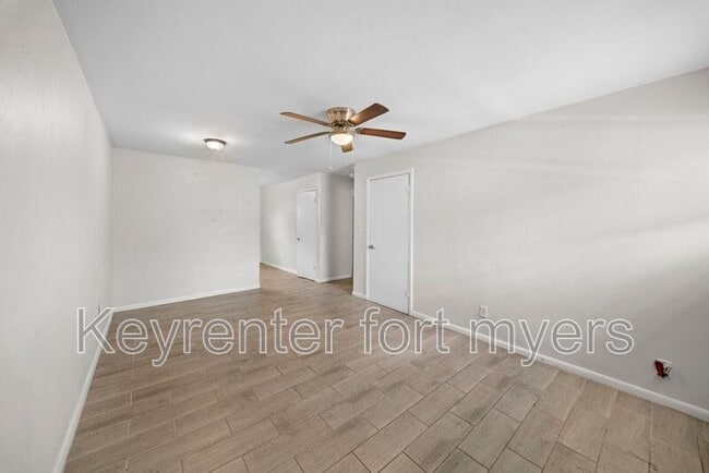 Photo - 322A Louise Ave