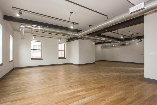 Photo - 190 Christopher Columbus Dr Unit 2-R