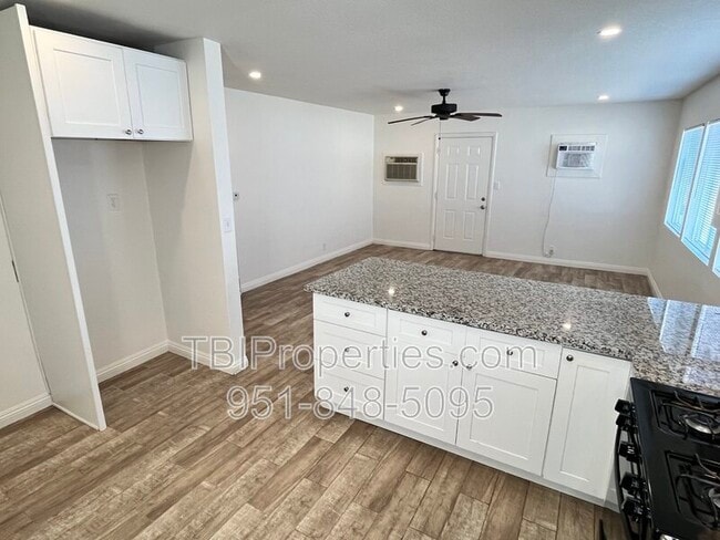 Photo - 7773 Philbin Ave Unidad 7773
