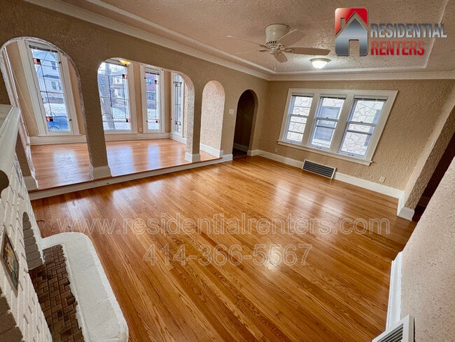 Building Photo - 2620 N 72nd St Unit Lower