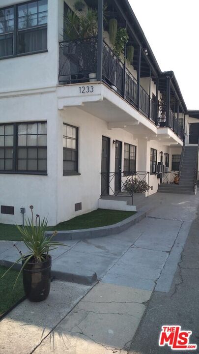 Photo - 1233 Gordon St Unidad 4 Rental