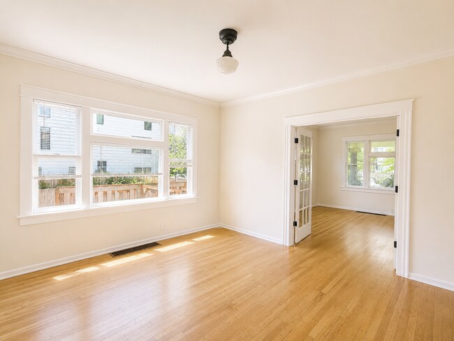 Photo - Spacious 5 Bedroom Home in N Portland with Hardwood Floors, Huge Basement & Fenced Yard!