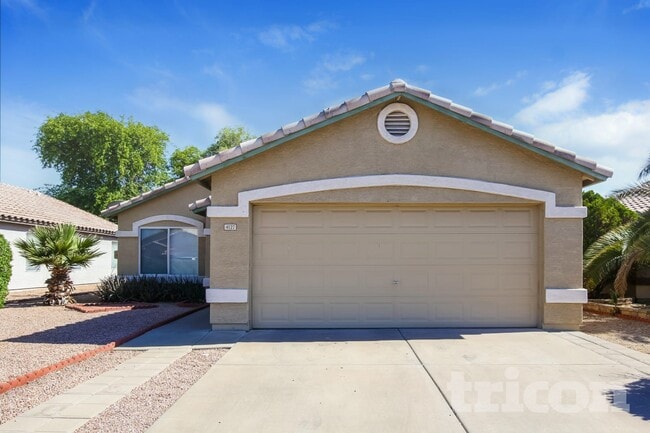 Building Photo - 4127 W Solar Dr