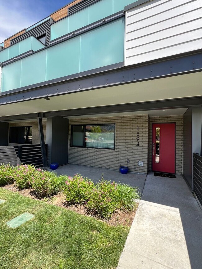 Sunny and Spacious Boulder Townhome Avai... Townhome Rental in