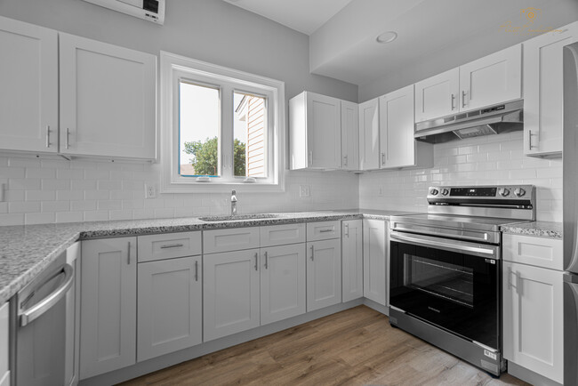 Kitchen - 1321 S Main St Apartments