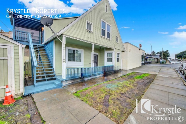 Building Photo - Charming and Updated 2-Bedroom Apartment w...