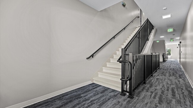 Photo - The Palisade: Modern Studio Living: Contem... Unidad A302