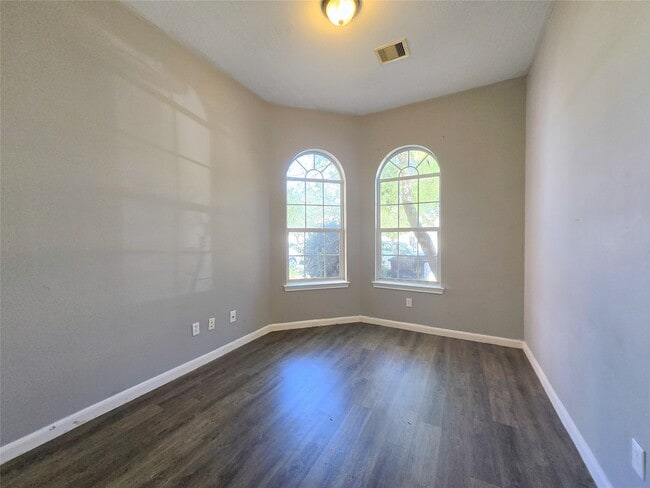 Photo - 811 Forest Hillside Ln