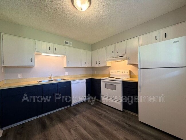 Photo - 729 H St Unit 2
