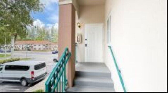 2930 SE 13th Ave Unit 204