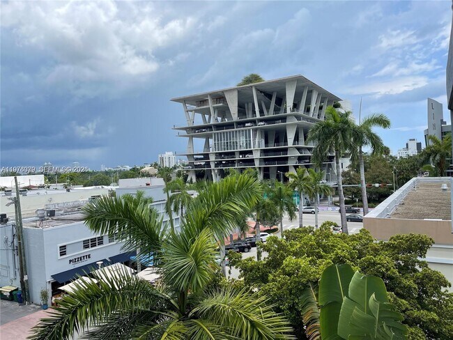 Building Photo - 1250 Lincoln Rd Unit 506