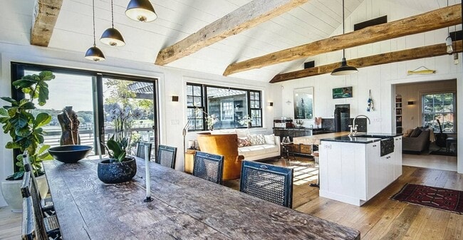 Photo - 8 Chequit Ave