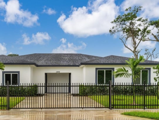 Building Photo - 11870 SW 220th St Unit a
