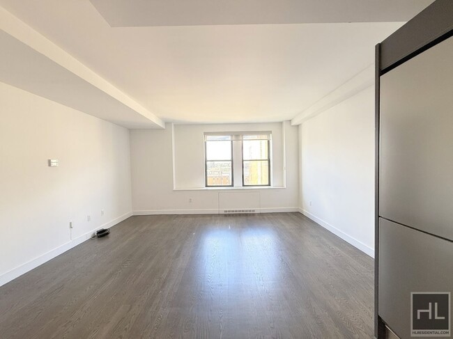 Photo - NO fee Sunny 1 bedroom 1 bathroom with was... Unit 14H
