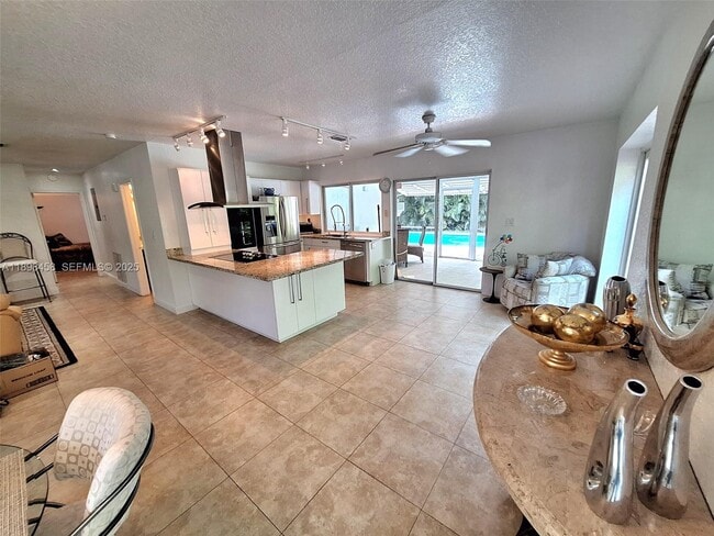 Photo - 1575 NE 38th St