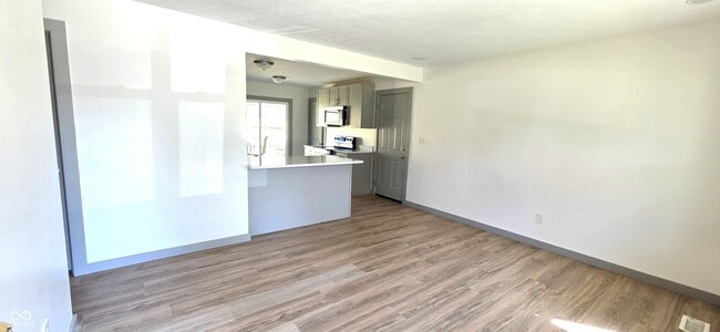 Photo - 8421 Banyan Ln