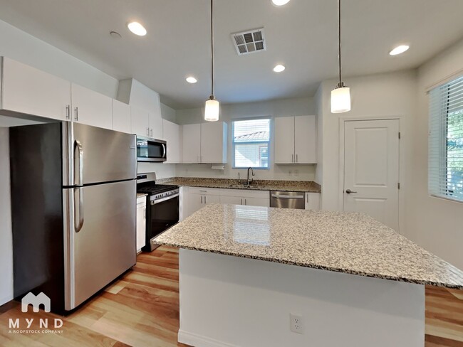 Photo - 1041 Via Lombardi