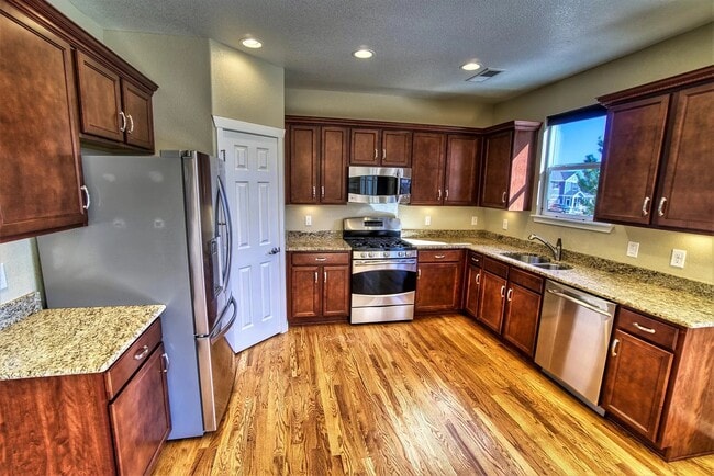 Photo - 5796 Dunraven St