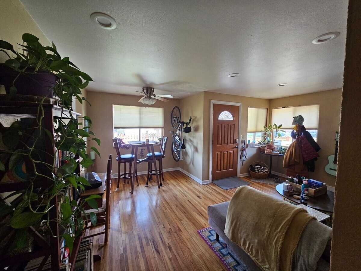 Beautiful 2 Bedroom, 1 Bath Duplex in Whea... Townhome Townhome