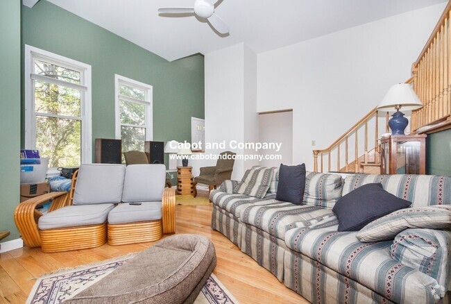 Building Photo - 2 Brewer St Unit 2e Rental