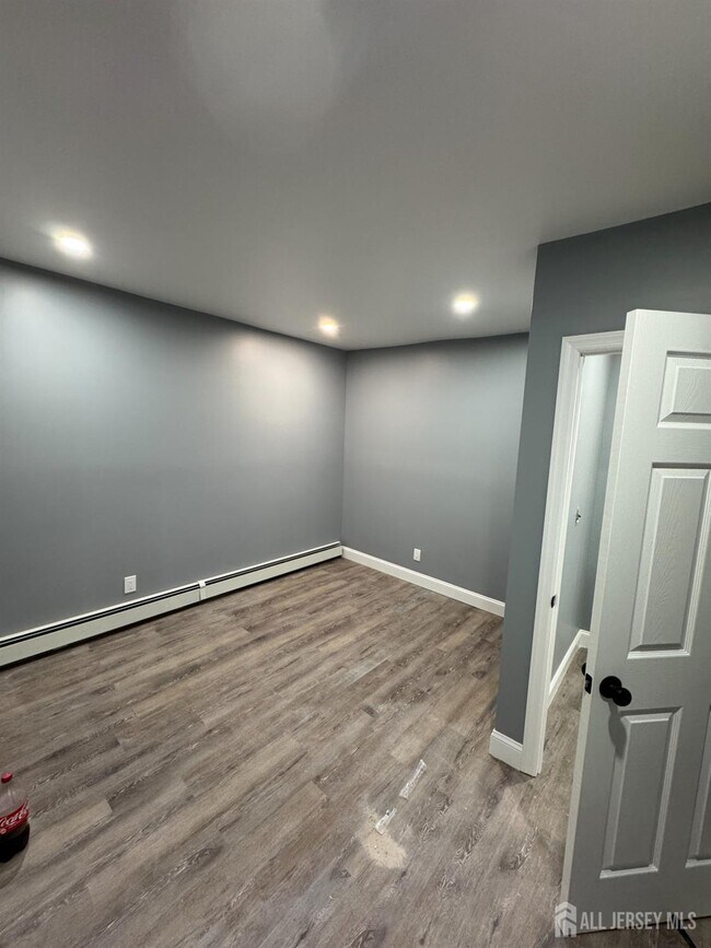 Photo - 542 Miller St