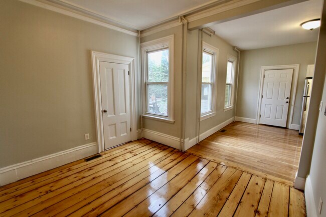 Photo - 126 Saratoga St