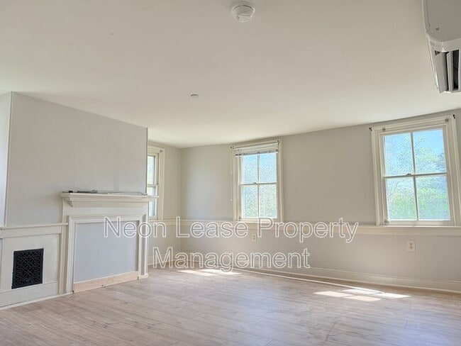 Photo - 133 NW Front St