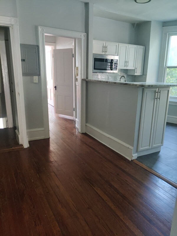Photo - 435 E Walnut Ln