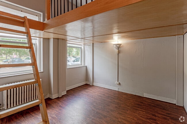 1BR, 1BA Loft - 600 SF