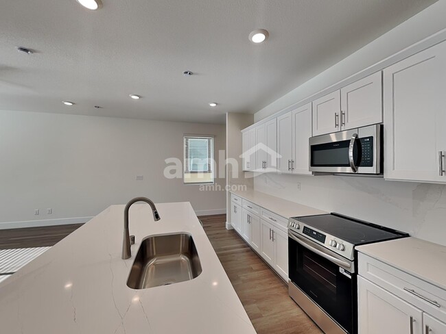 Photo - 10337 Bee Balm St